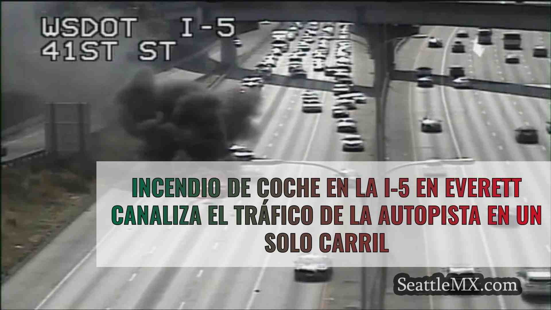 Incendio de coche en la I-5 en Everett