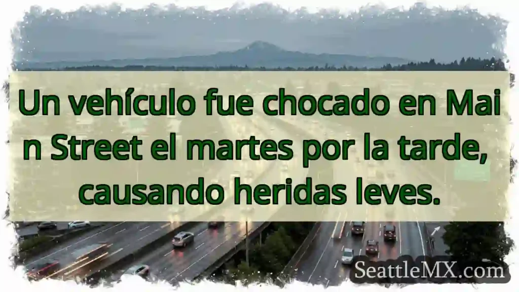 Un vehículo fue chocado en Main Street el martes