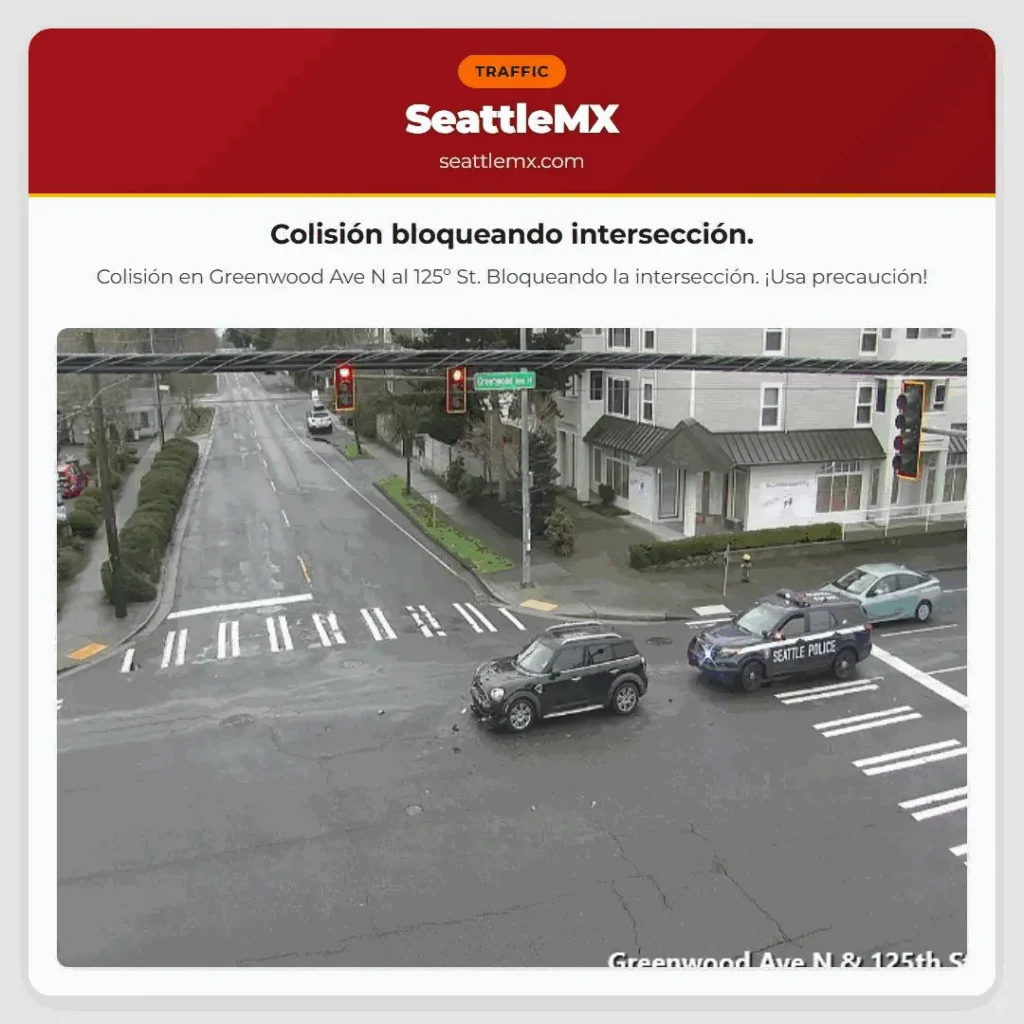 Colisión bloqueando intersección.