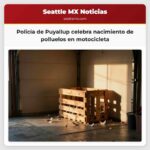 Policía de Puyallup celebra nacimiento de polluelos en motocicleta